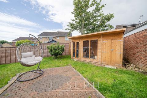 9 Newark Close, Ipswich, IP2 9TS