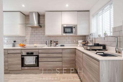 9 Newark Close, Ipswich, IP2 9TS
