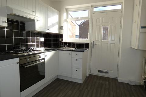 2 bedroom townhouse to rent, Mountcliffe View, Churwell, Leeds