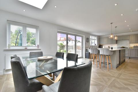 10 Wolfe Close, Bromley, BR2 7LY