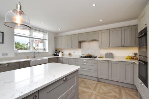 10 Wolfe Close, Bromley, BR2 7LY