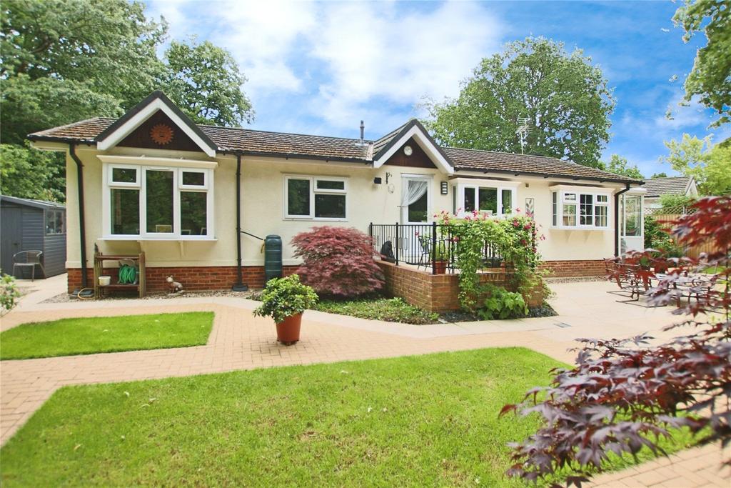 Forest Way, Warfield Park, Bracknell... 2 bed park home for sale £365,000