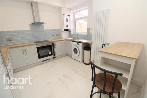 2 bedroom flat to rent, Kimberley Road