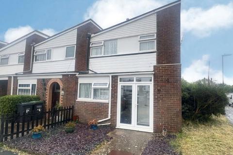 3 bedroom end of terrace house to rent, Mabey Close, Gosport, Hampshire, PO12