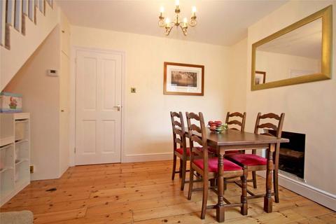 2 bedroom semi-detached house to rent, Chapel Park Road, Addlestone KT15