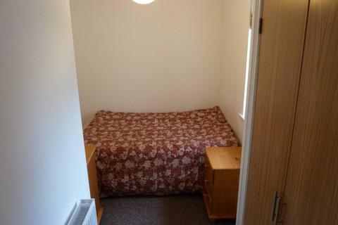 Studio to rent, 12 Whitefield Tce, Flat 5