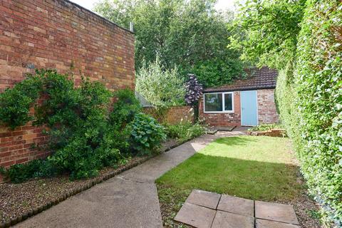 3 bedroom terraced house for sale, Hawthorn Road, Kettering NN15