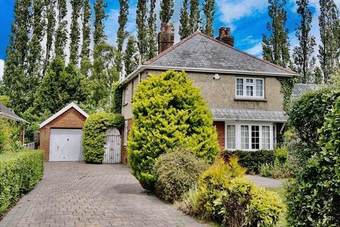 3 bedroom detached house for sale, Northfield Road, Ringwood, BH24 1SU