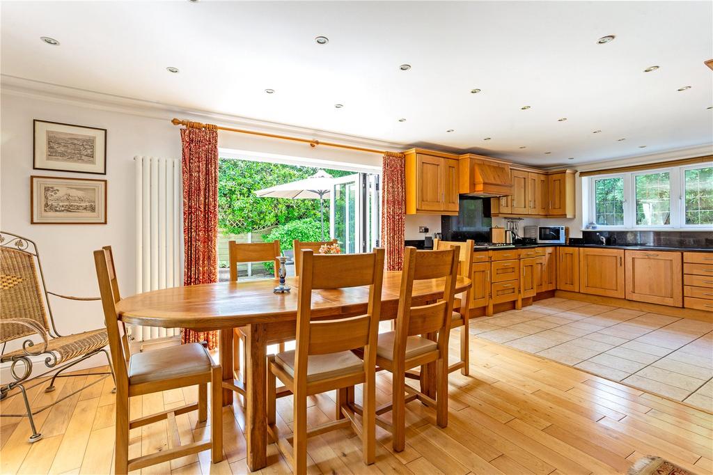 Kitchen/Dining Area