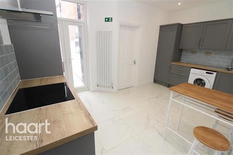 2 bedroom flat to rent, Kimberley Road