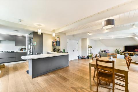 4 bedroom flat to rent, Ferncroft Avenue, London, NW3