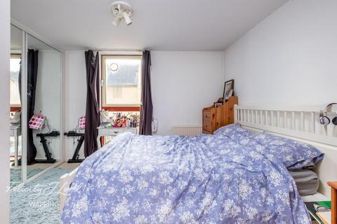 2 bedroom flat to rent, Tamarind Yard, Wapping