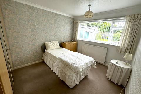 3 bedroom semi-detached bungalow for sale, Auburn Road, Denton