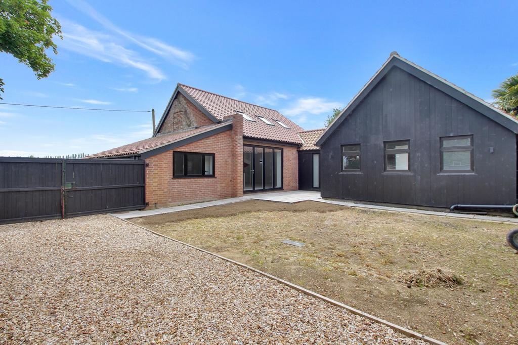 Low Side, Upwell, PE14 3 bed barn conversion for sale £300,000
