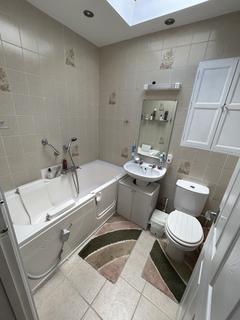 10 Pencommin, Llangynidr, Crickhowell, NP8 1LT