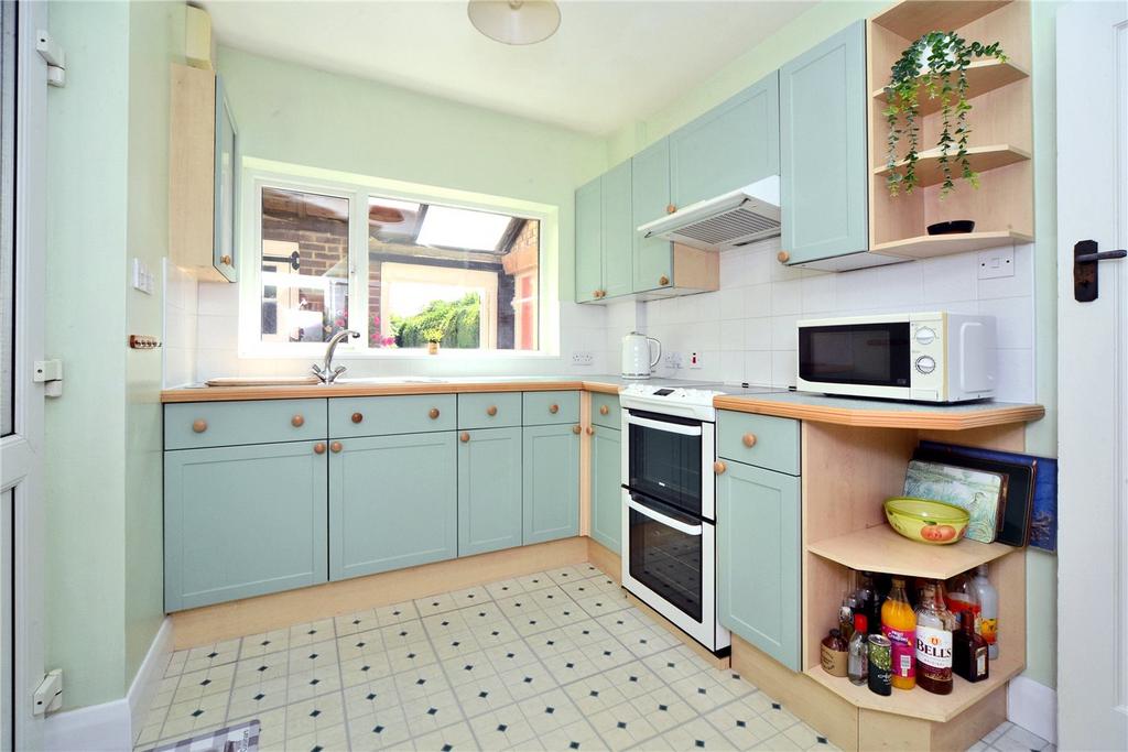 Roundwood Way, Banstead, Surrey, SM7 3 bed detached house for sale £