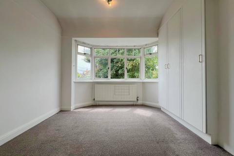 3 bedroom terraced house to rent, Clarence Avenue, KT3