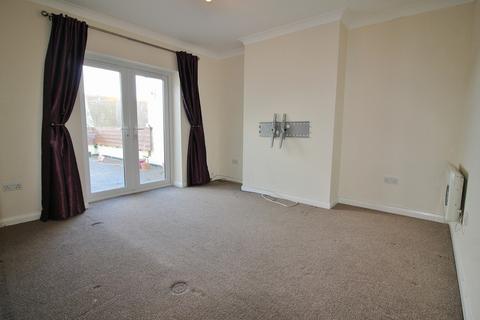 2 bedroom flat to rent, Furtherwick Road, Canvey Island, SS8