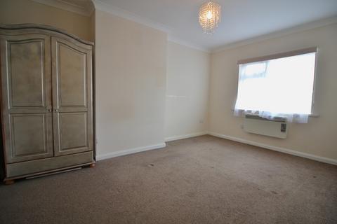 2 bedroom flat to rent, Furtherwick Road, Canvey Island, SS8