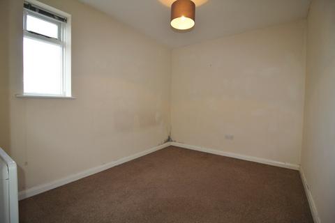 2 bedroom flat to rent, Furtherwick Road, Canvey Island, SS8