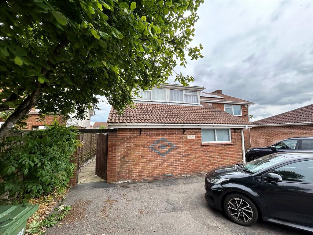 Park Gate, Southampton SO31 1 bed studio to rent £800 pcm (£185 pw)