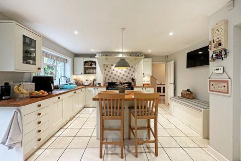 5 bedroom detached house for sale, Rodborough Road, Dorridge, B93