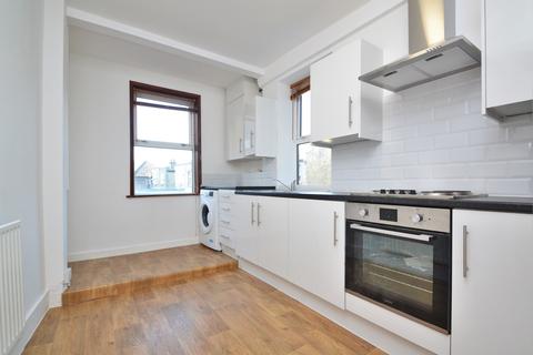 3 bedroom flat to rent, Lewisham High Street London SE13