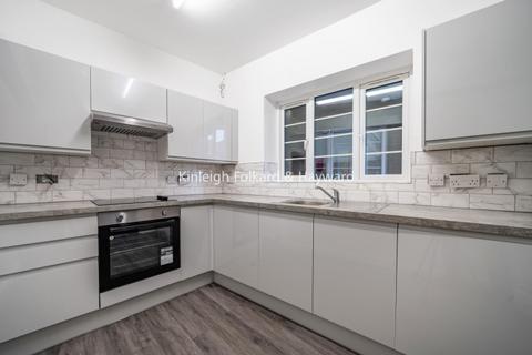 3 bedroom apartment to rent, Westwood Hill London SE26