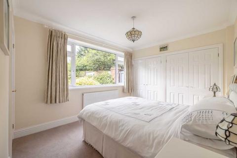 3 Elmcroft, Datchet, Slough, SL3 9DS