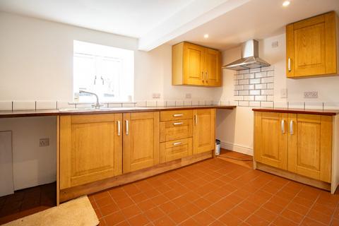 2 bedroom end of terrace house to rent, London Street, Whissonsett