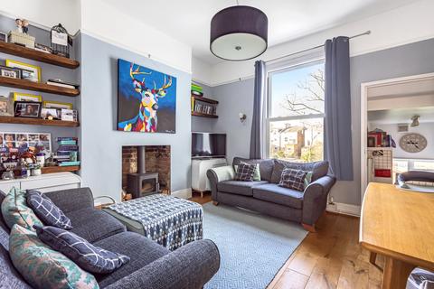 2 bedroom apartment to rent, Rosendale Road London SE21