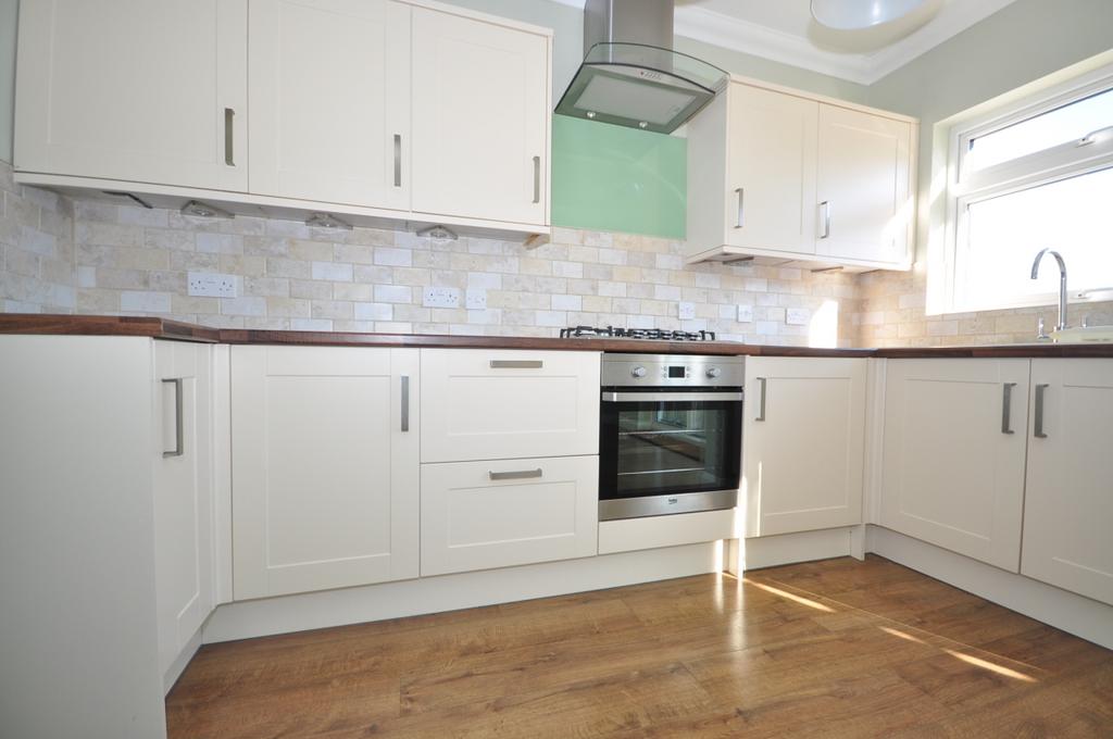 Bellevue Road Cowes PO31 2 bed semidetached house £1,050 pcm (£242 pw)