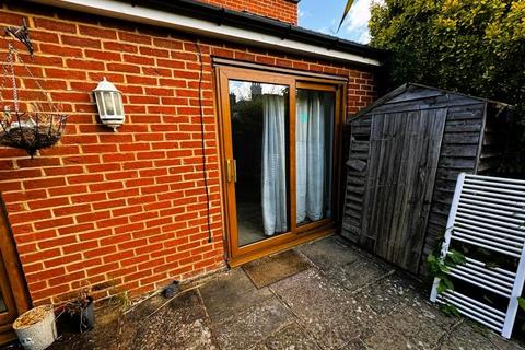 Maisonette to rent, 42, Farnham Road, Guildford GU2