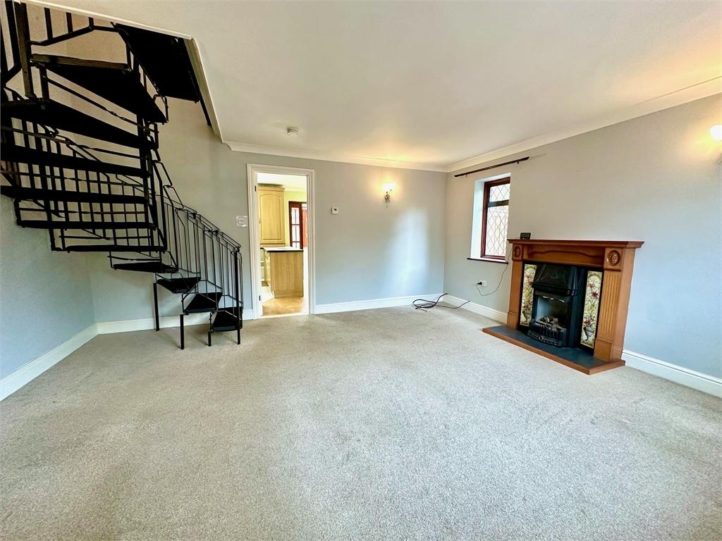 Brent Avenue, South Woodham Ferrers... 3 bed semidetached house to