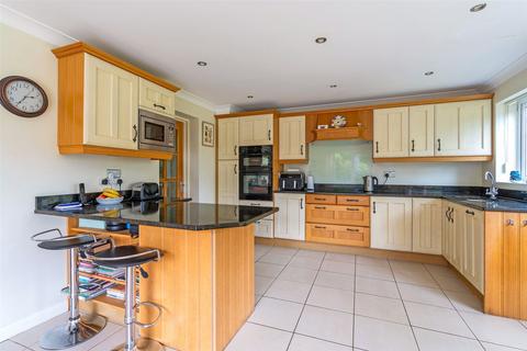 4 bedroom detached house for sale, Burnt Oak, Little London, RG26