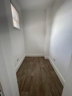 2 bedroom flat to rent, Christchurch Road, Pokesdown