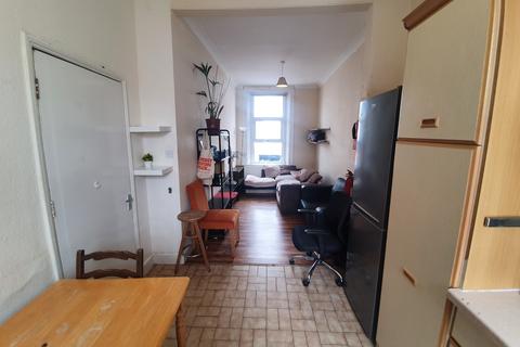 4 bedroom maisonette to rent, Brecknock Road, London N7