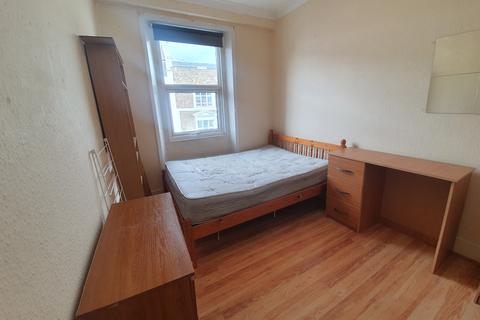 4 bedroom maisonette to rent, Brecknock Road, London N7