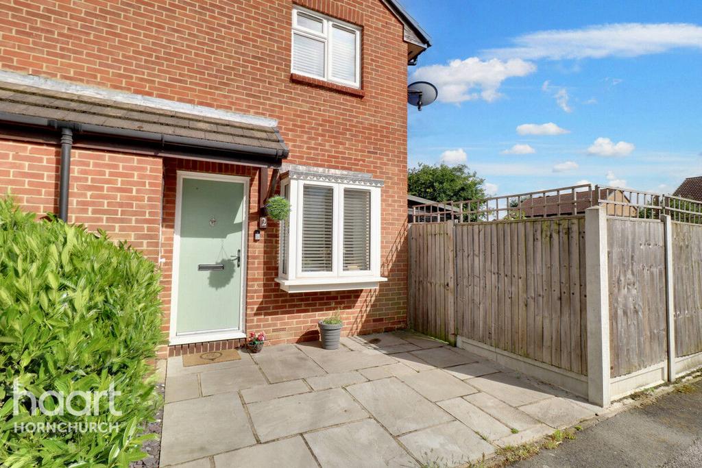 Kirton Close, Hornchurch 1 bed semidetached house for sale £280,000