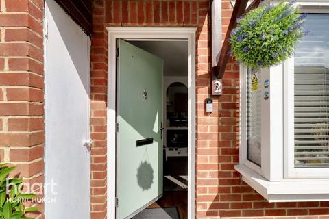 1 bedroom semi-detached house for sale, Kirton Close, Hornchurch