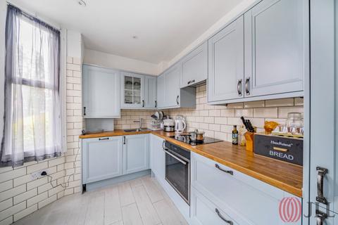 2 bedroom flat for sale, Ellenborough Road London N22