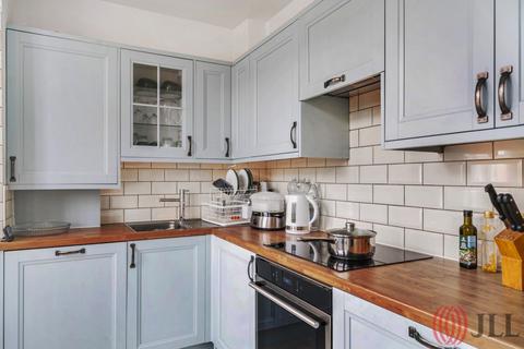 2 bedroom flat for sale, Ellenborough Road London N22