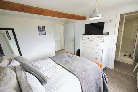 2 bedroom maisonette to rent, Neville Road, Norwich NR7