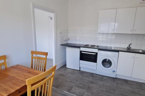 Studio to rent, Gratton Terrace, London NW2