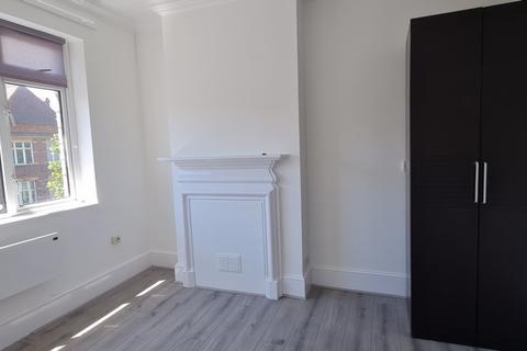 Studio to rent, Gratton Terrace, London NW2