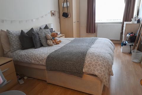 4 bedroom flat to rent, Tenth Avenue, Newcastle upon Tyne NE6