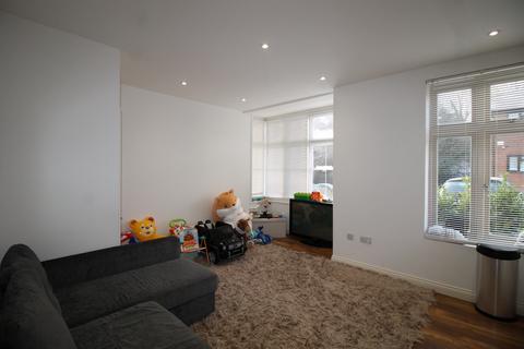 2 bedroom flat to rent, Totteridge Avenue, High Wycombe HP13