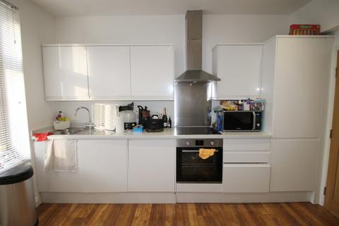 2 bedroom flat to rent, Totteridge Avenue, High Wycombe HP13