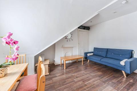 2 bedroom flat to rent, Morella Road, Wandsworth, London, SW12