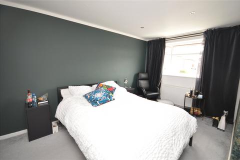 17 Cottingley Approach, Leeds, LS11 0HQ